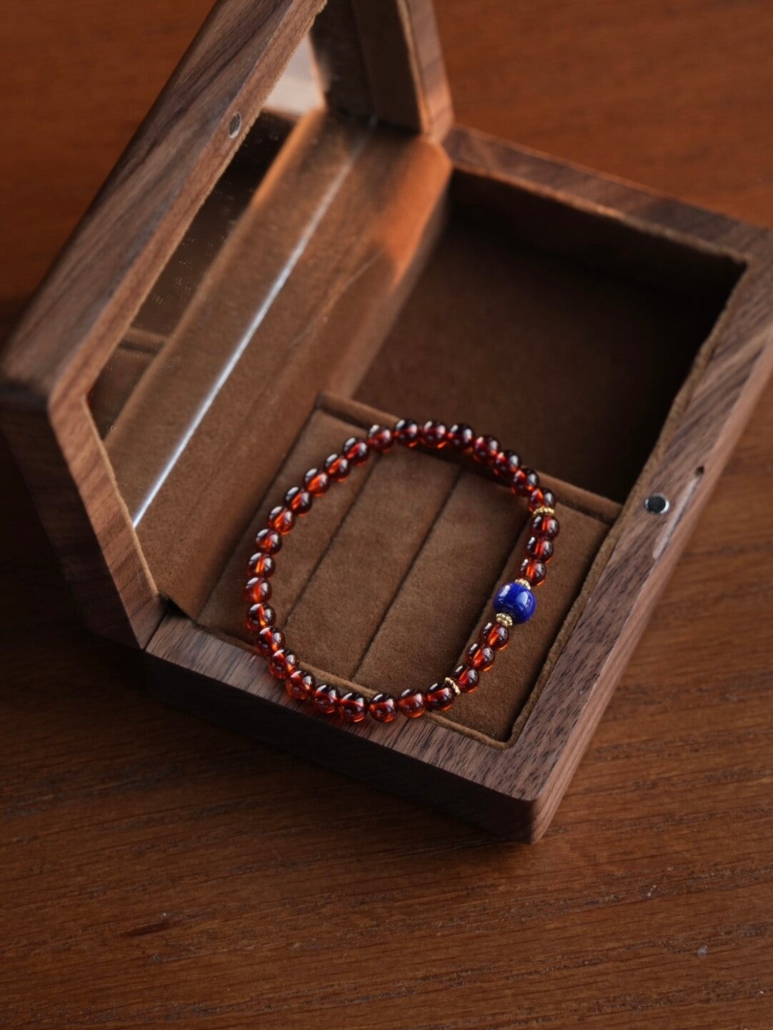 「Chinoiserie」Lapis Lazuli Garnet Beaded Bracelet