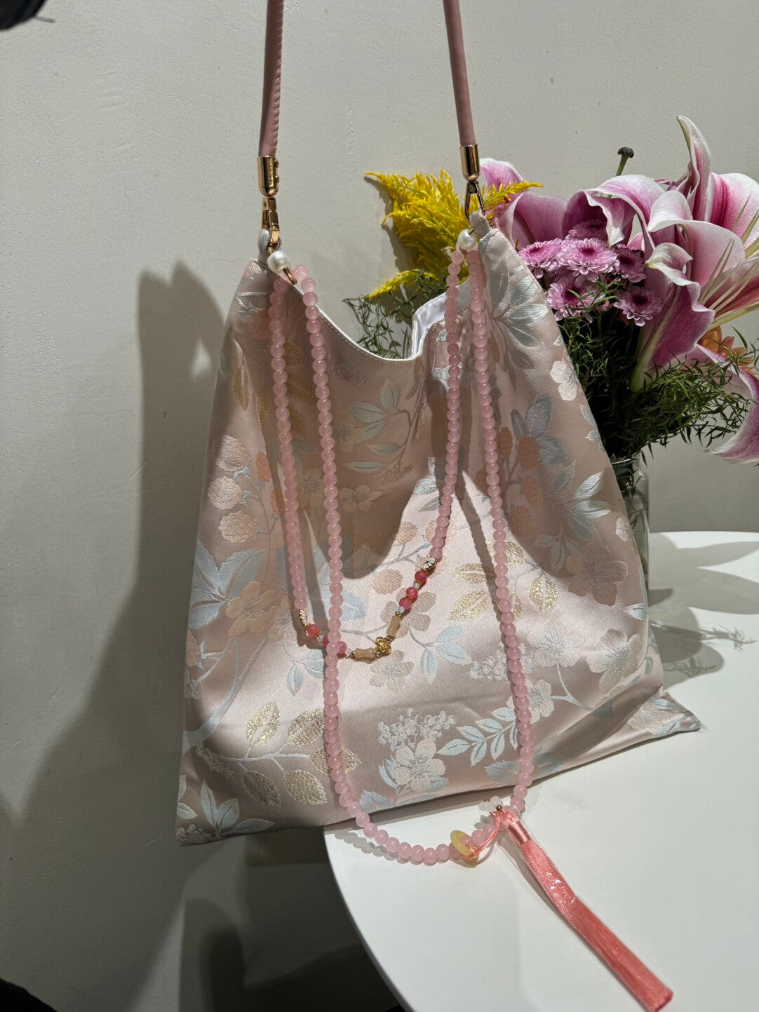[Chinoiserie] Light Pink Lychee Pattern Beaded Tassel Silk Bag