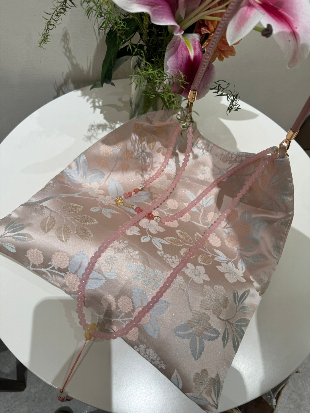 [Chinoiserie] Light Pink Lychee Pattern Beaded Tassel Silk Bag