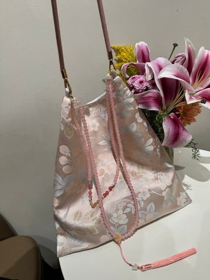 [Chinoiserie] Light Pink Lychee Pattern Beaded Tassel Silk Bag