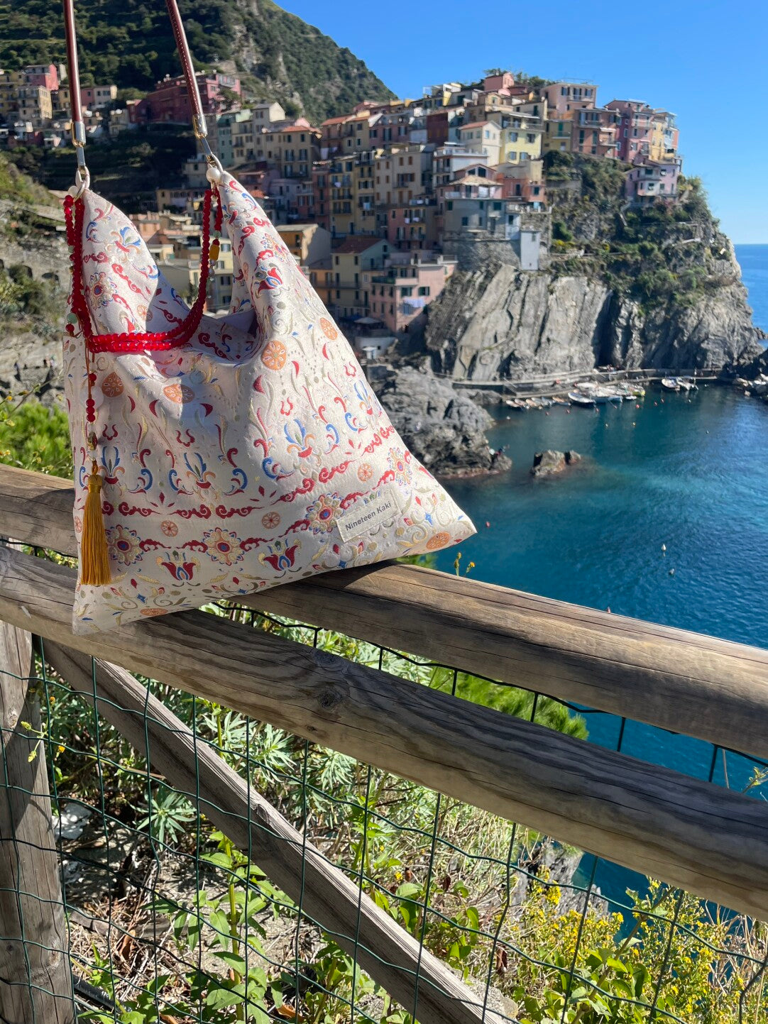 [Chinoiserie] Luxury Loulan Pavilion Pattern Red Beads Tassel Silk Bag