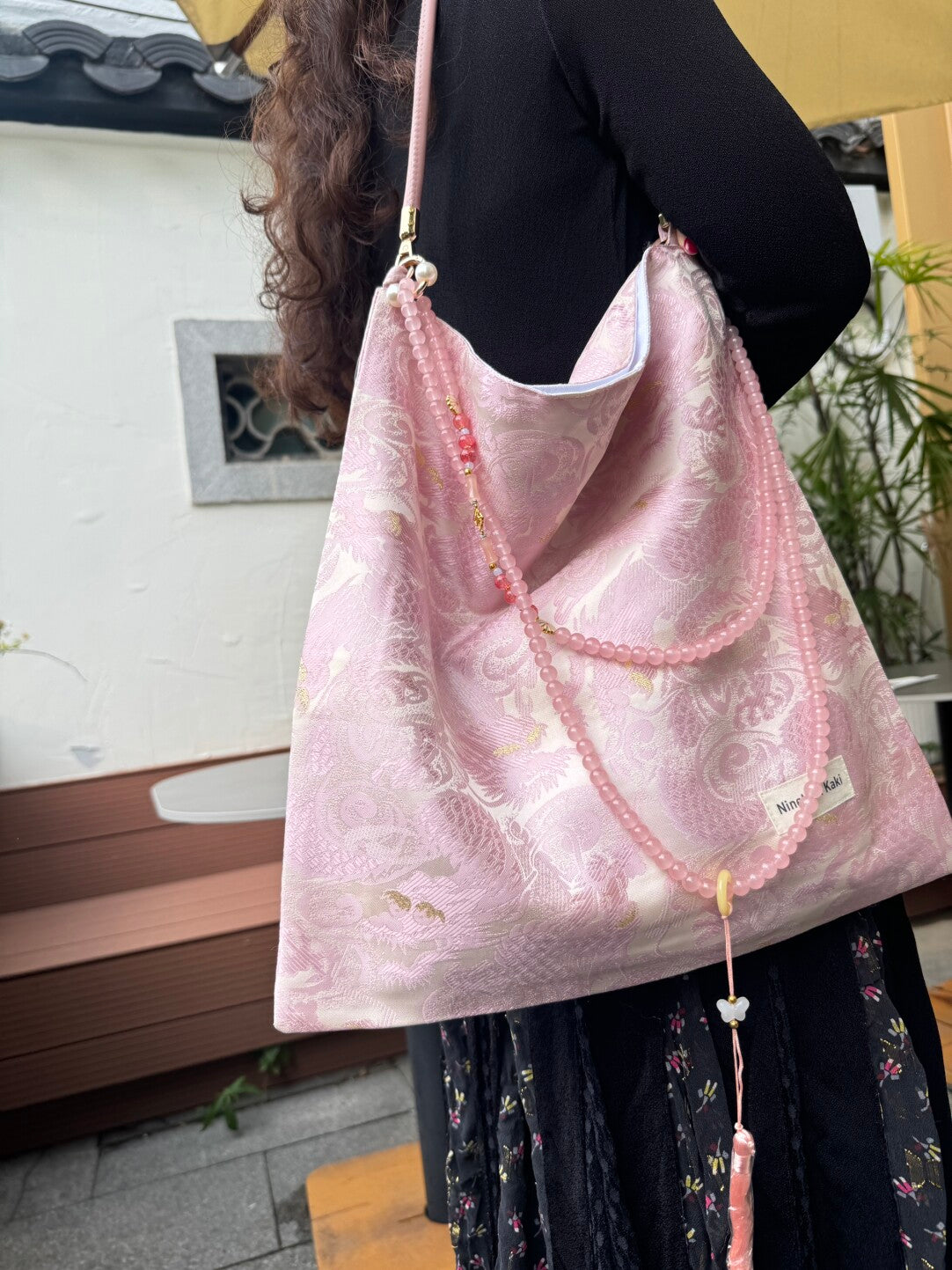[Chinoiserie] Luxury Pink Dragon Pattern Beads Tassel Silk Bag