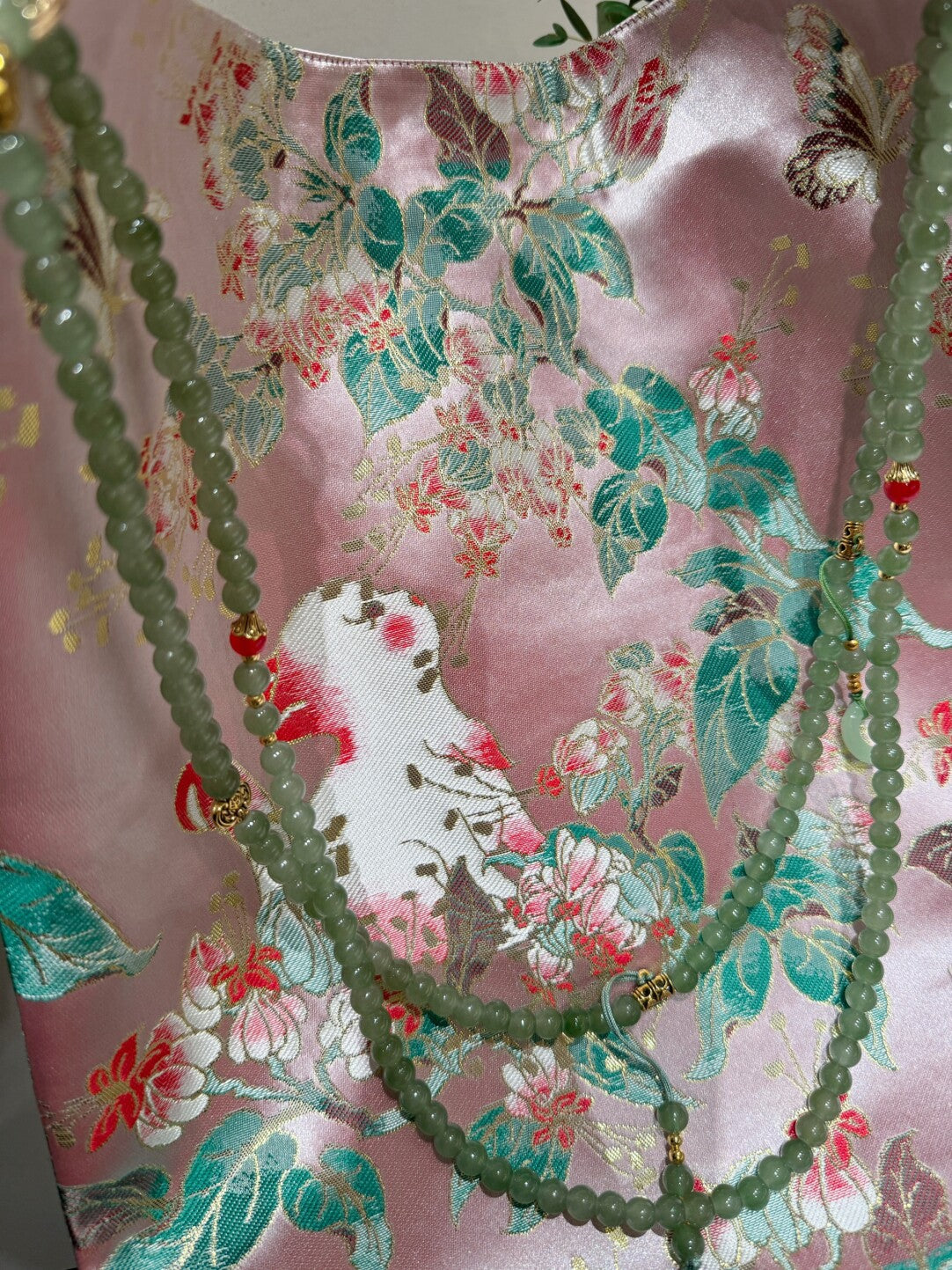 [Chinoiserie] Luxury Pink Lucky Cat Beaded Tassel Silk Bag | Bag | Three Fleas