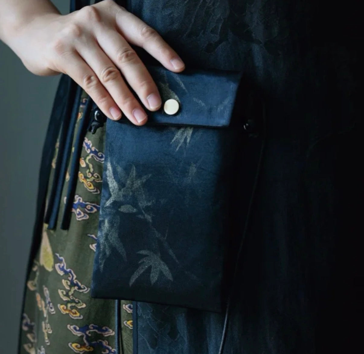 [Chinoiserie] Luxury Silk Magnet Phone Pouch