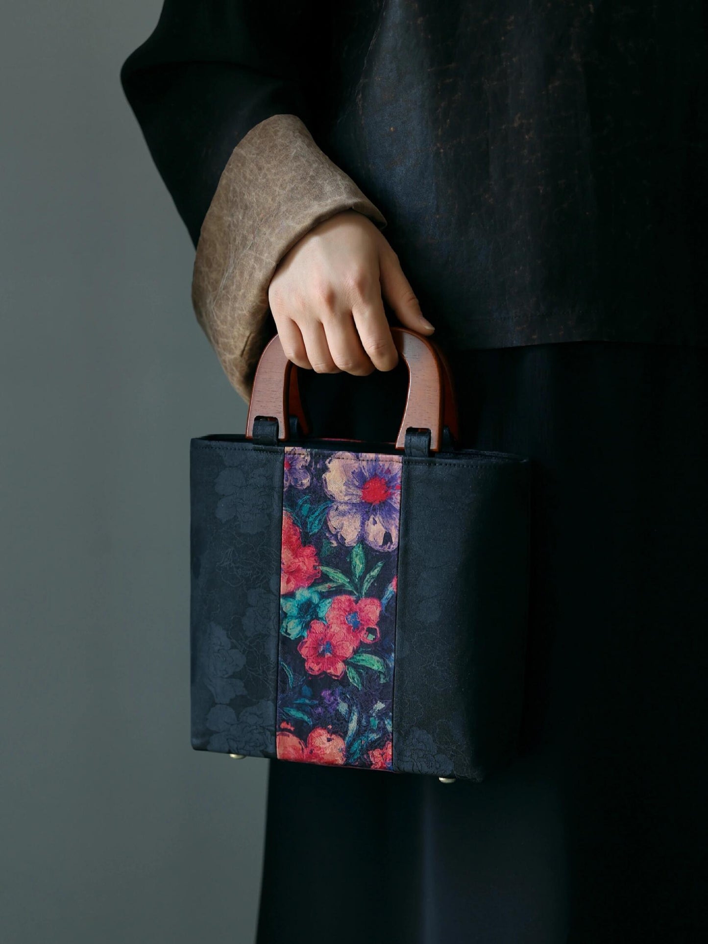 [Chinoiserie] Luxury Silk Wooden Handle Tote Bag