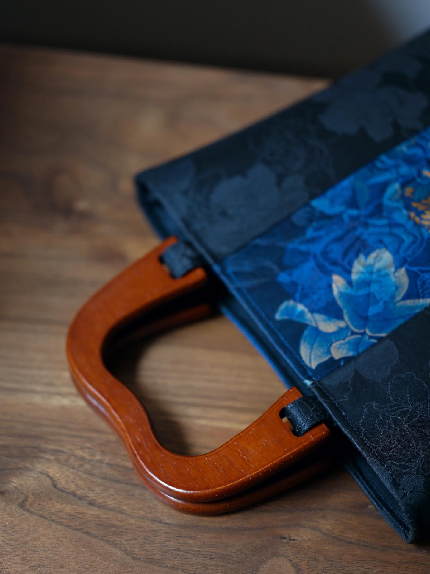 [Chinoiserie] Luxury Silk Wooden Handle Tote Bag