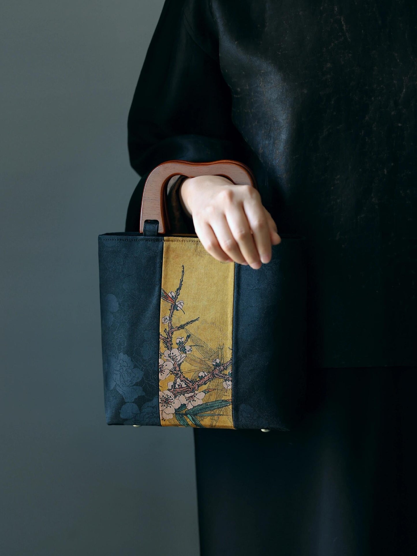 [Chinoiserie] Luxury Silk Wooden Handle Tote Bag