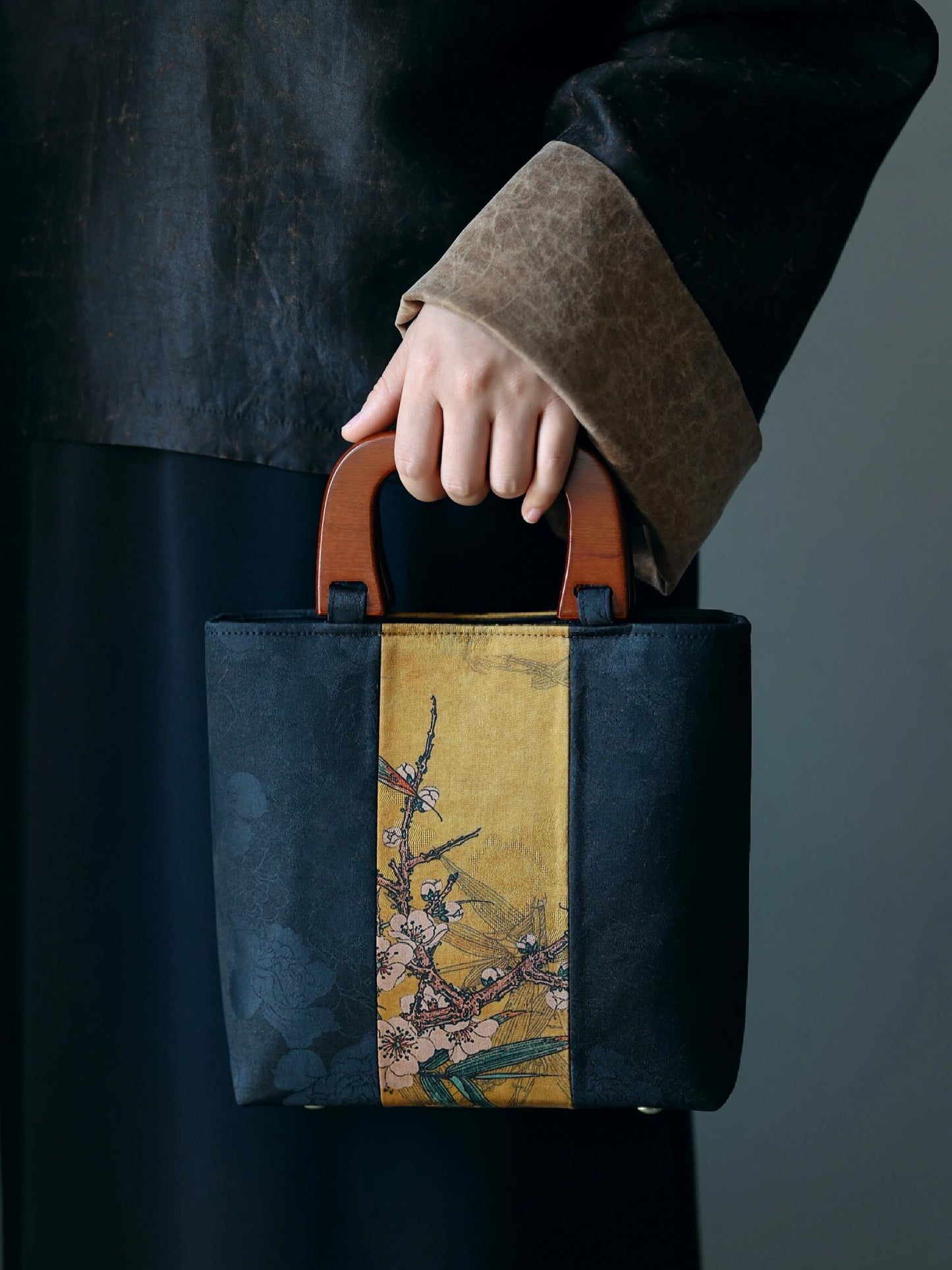 [Chinoiserie] Luxury Silk Wooden Handle Tote Bag