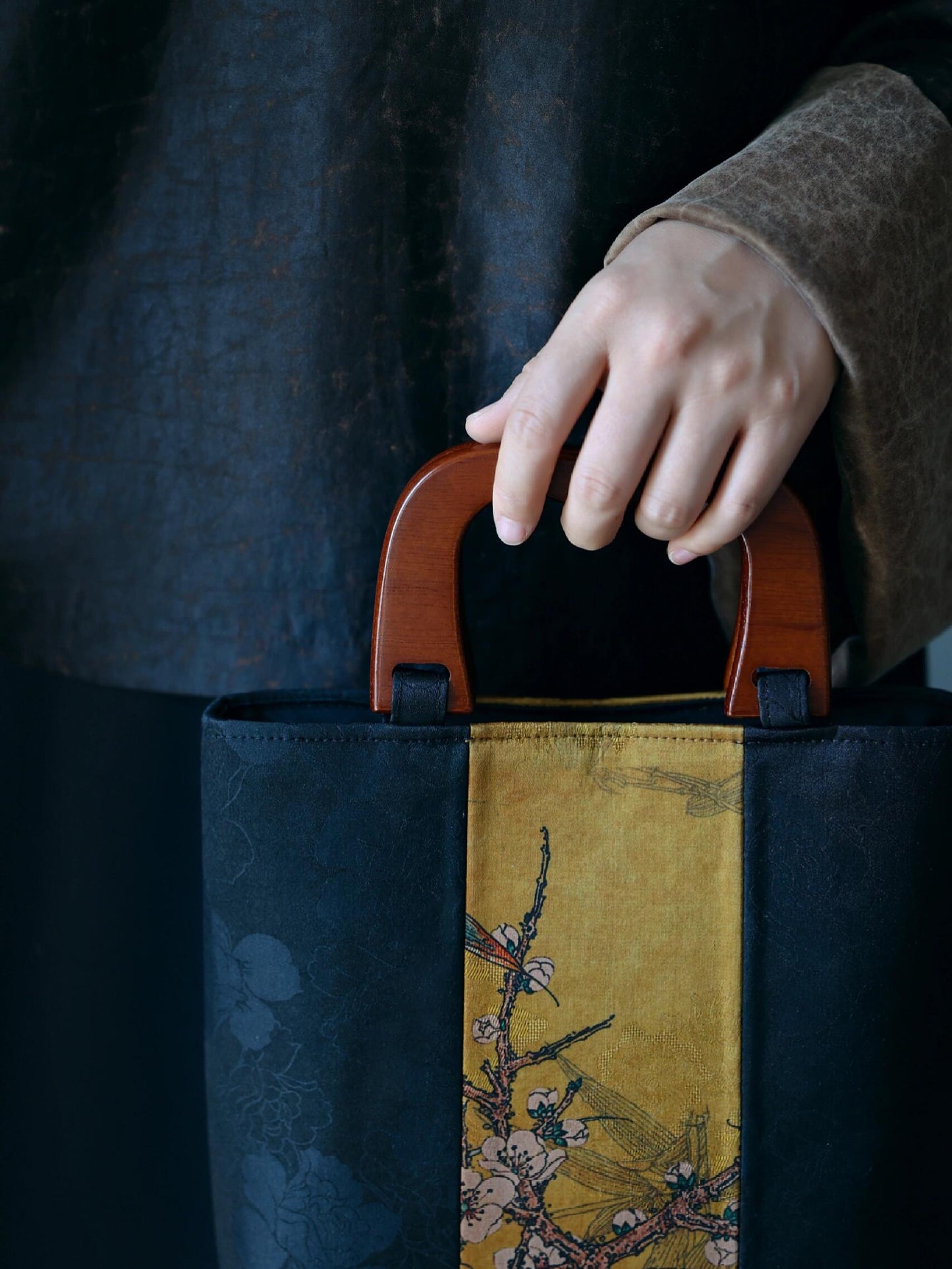 [Chinoiserie] Luxury Silk Wooden Handle Tote Bag