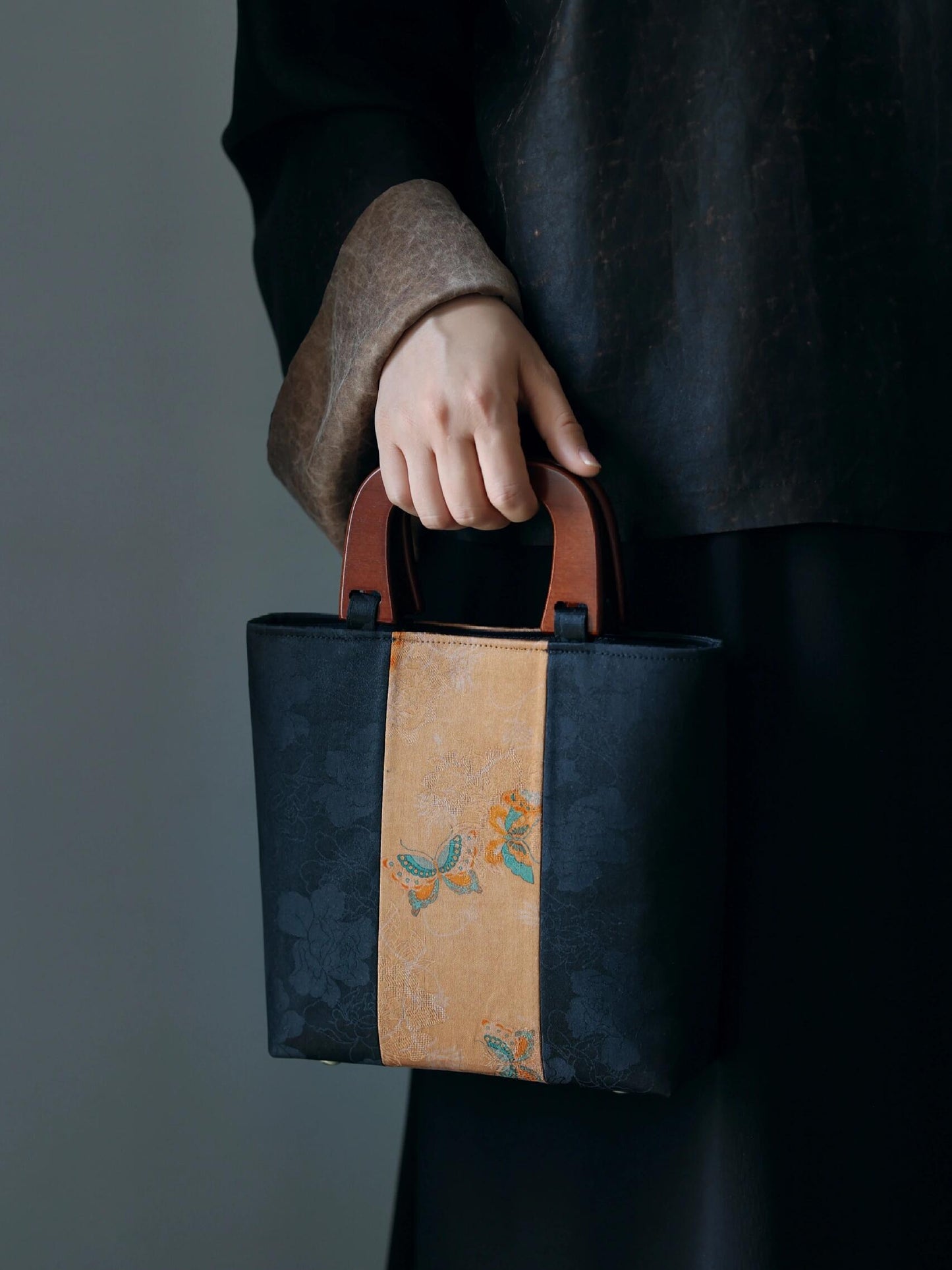 [Chinoiserie] Luxury Silk Wooden Handle Tote Bag