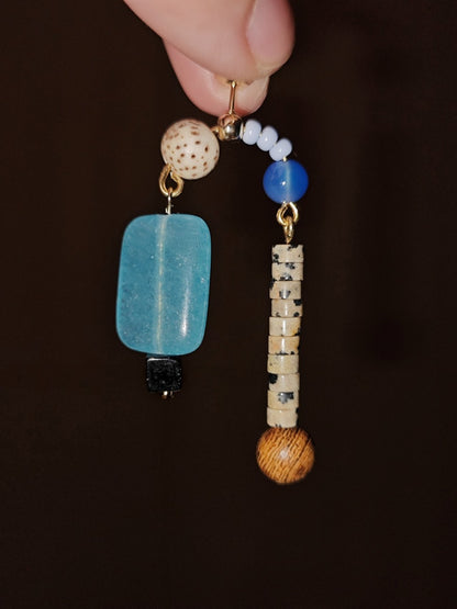 「Chinoiserie」Natural Sandalwood Asymmetric Blue Earrings