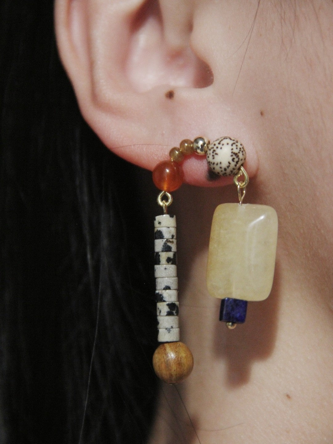 「Chinoiserie」Natural Sandalwood Asymmetric Blue Earrings