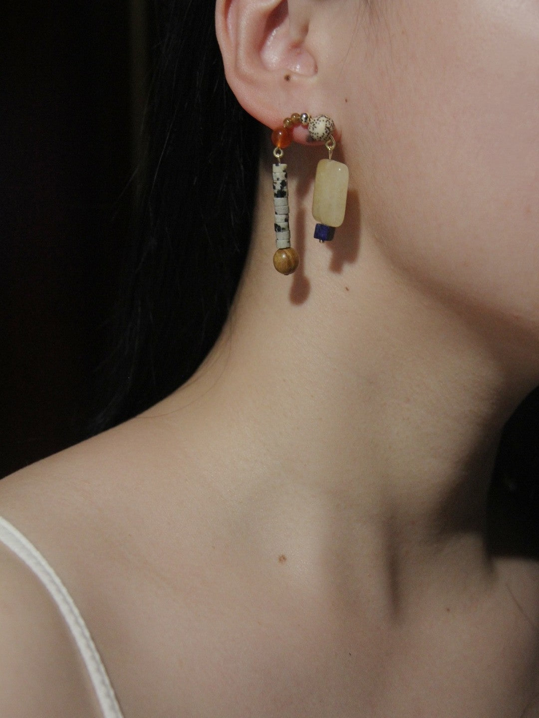 「Chinoiserie」Natural Sandalwood Asymmetric Blue Earrings