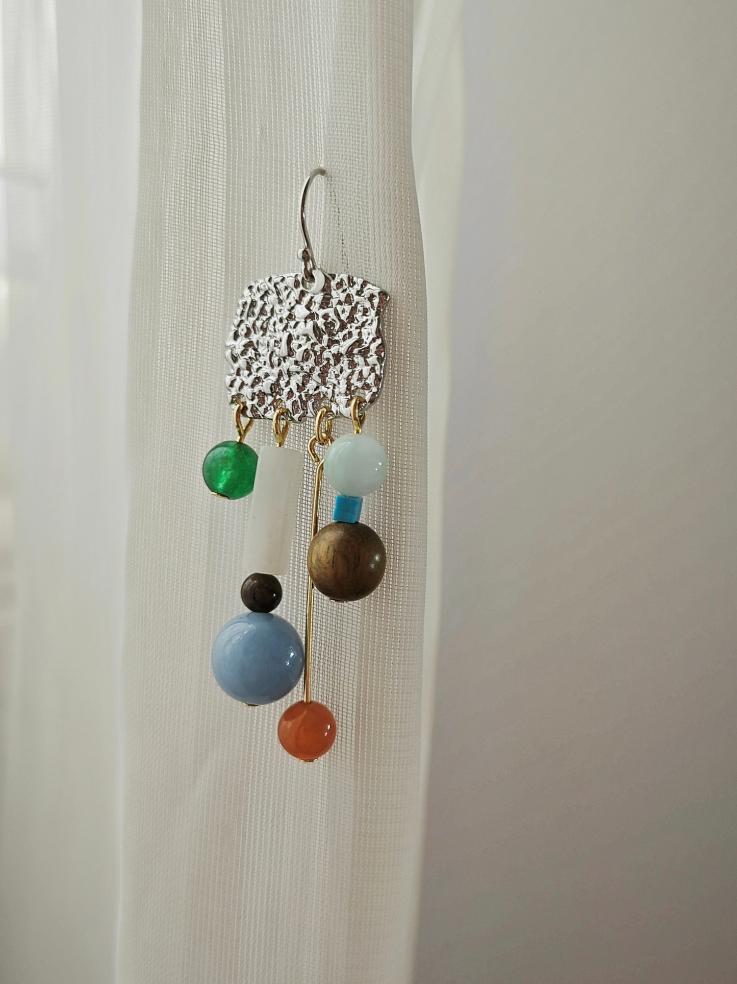 「Chinoiserie」Natural Sandalwood Asymmetric Silver Earrings