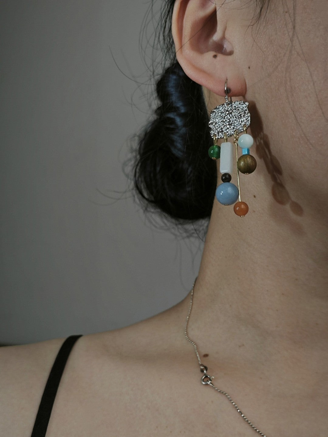 「Chinoiserie」Natural Sandalwood Asymmetric Silver Earrings