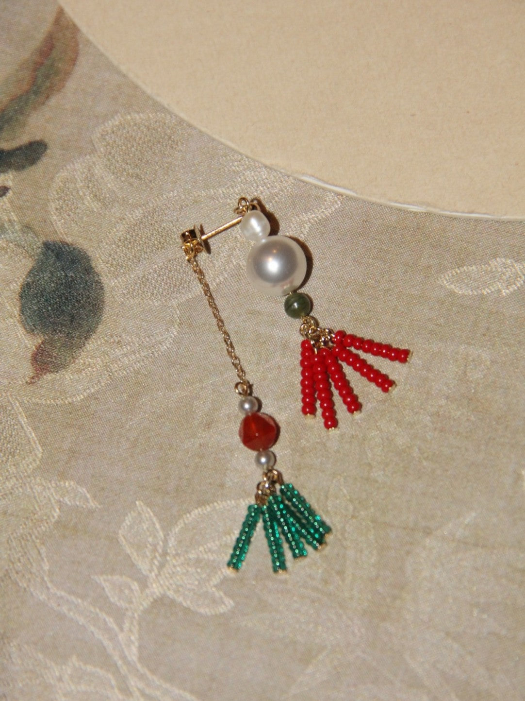 「Chinoiserie」 Red Green Tassel Beaded Drop Pearl Earrings