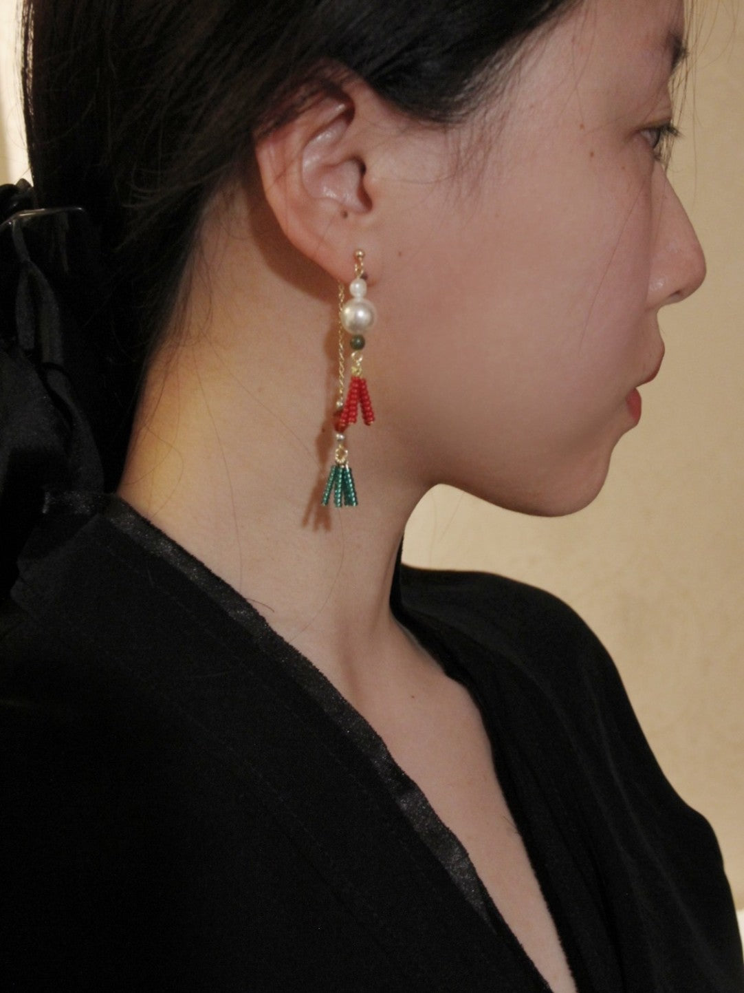 「Chinoiserie」 Red Green Tassel Beaded Drop Pearl Earrings