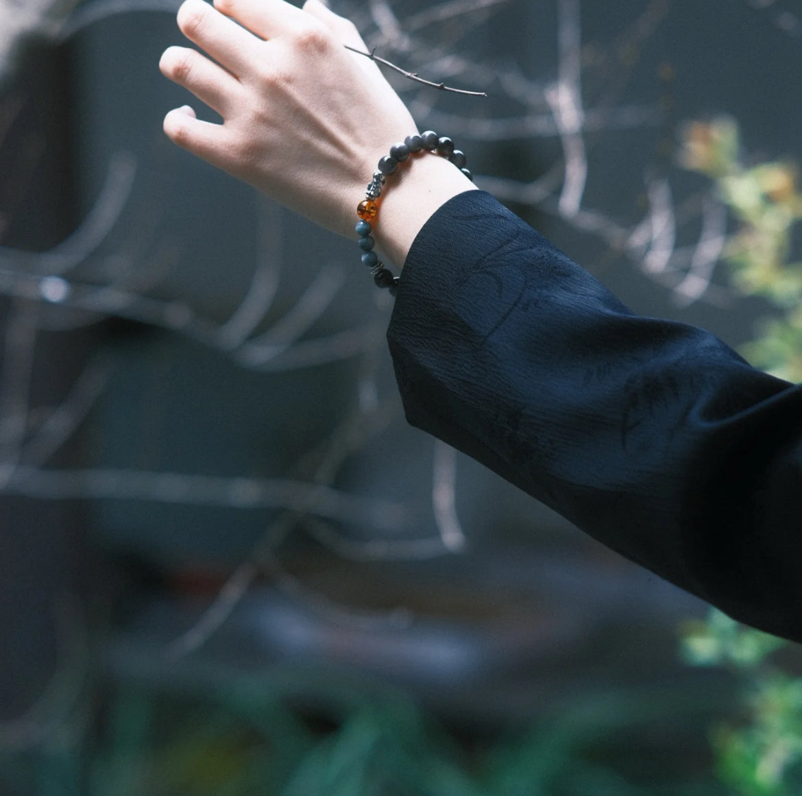 「Chinoiserie」Silver Pixiu Amber Beaded Bracelet