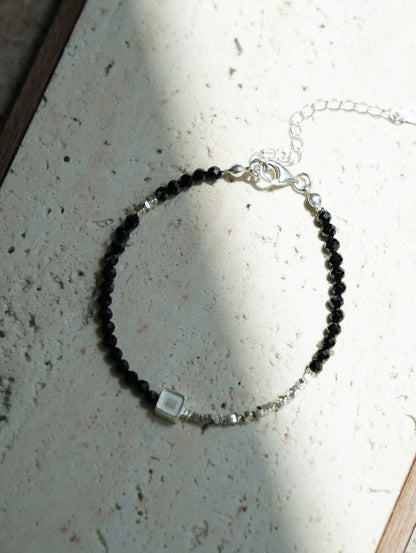 「Chinoiserie」Square Circle Black Spinel Beaded Bracelet