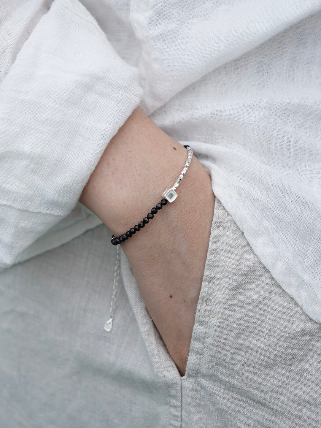 「Chinoiserie」Square Circle Black Spinel Beaded Bracelet