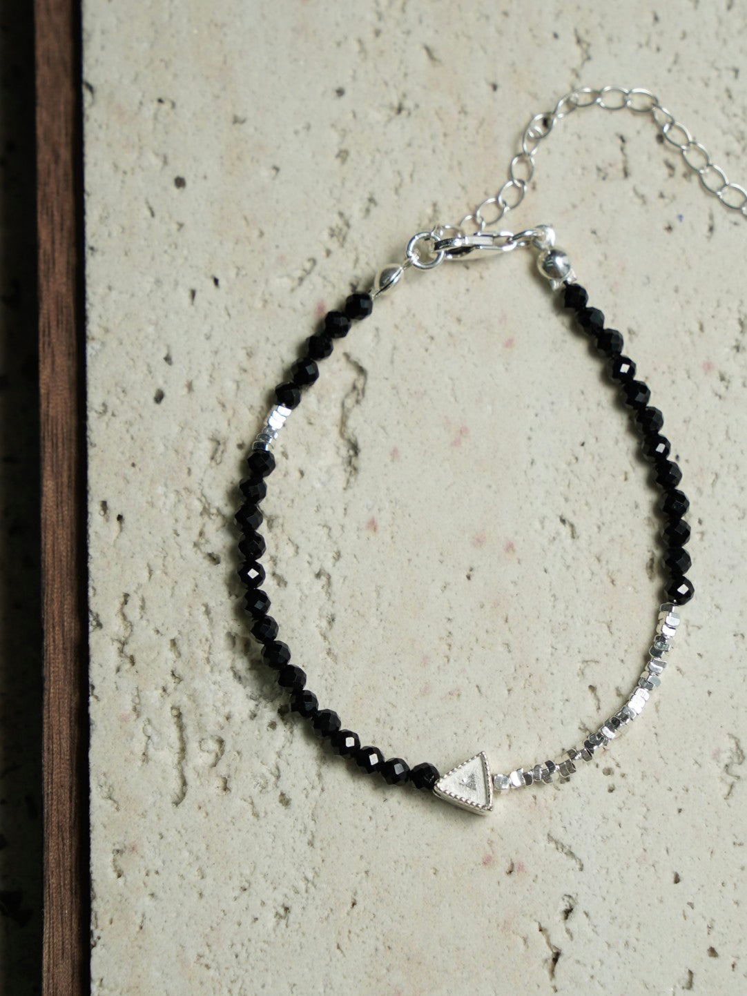「Chinoiserie」Square Circle Black Spinel Beaded Bracelet