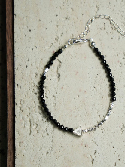 「Chinoiserie」Square Circle Black Spinel Beaded Bracelet