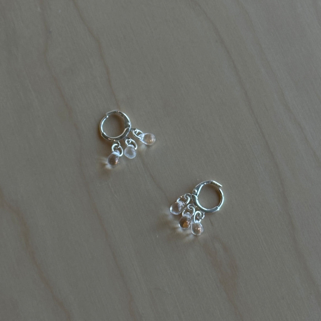 「Chinoiserie」Three Tear Drop Czech Beads Huggie Earrings