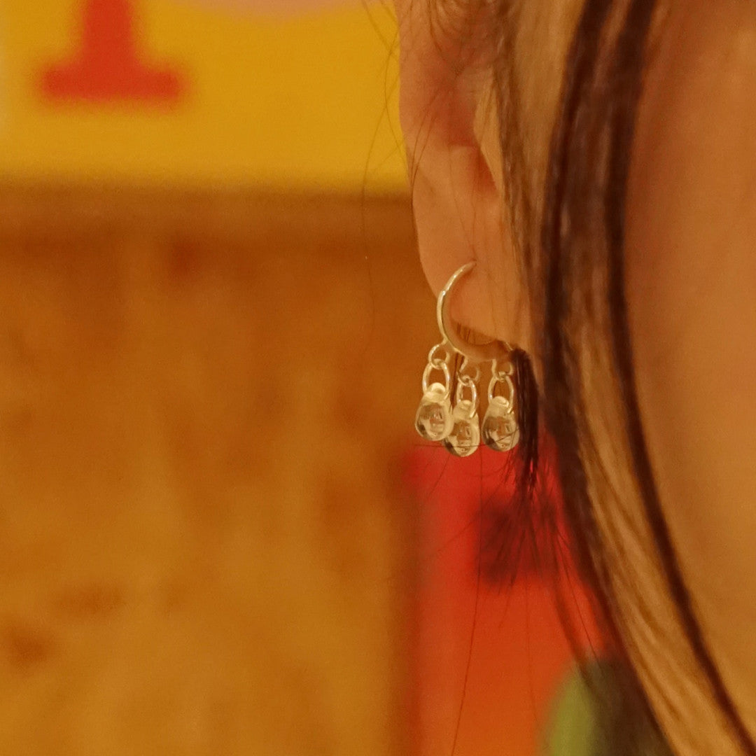 「Chinoiserie」Three Tear Drop Czech Beads Huggie Earrings