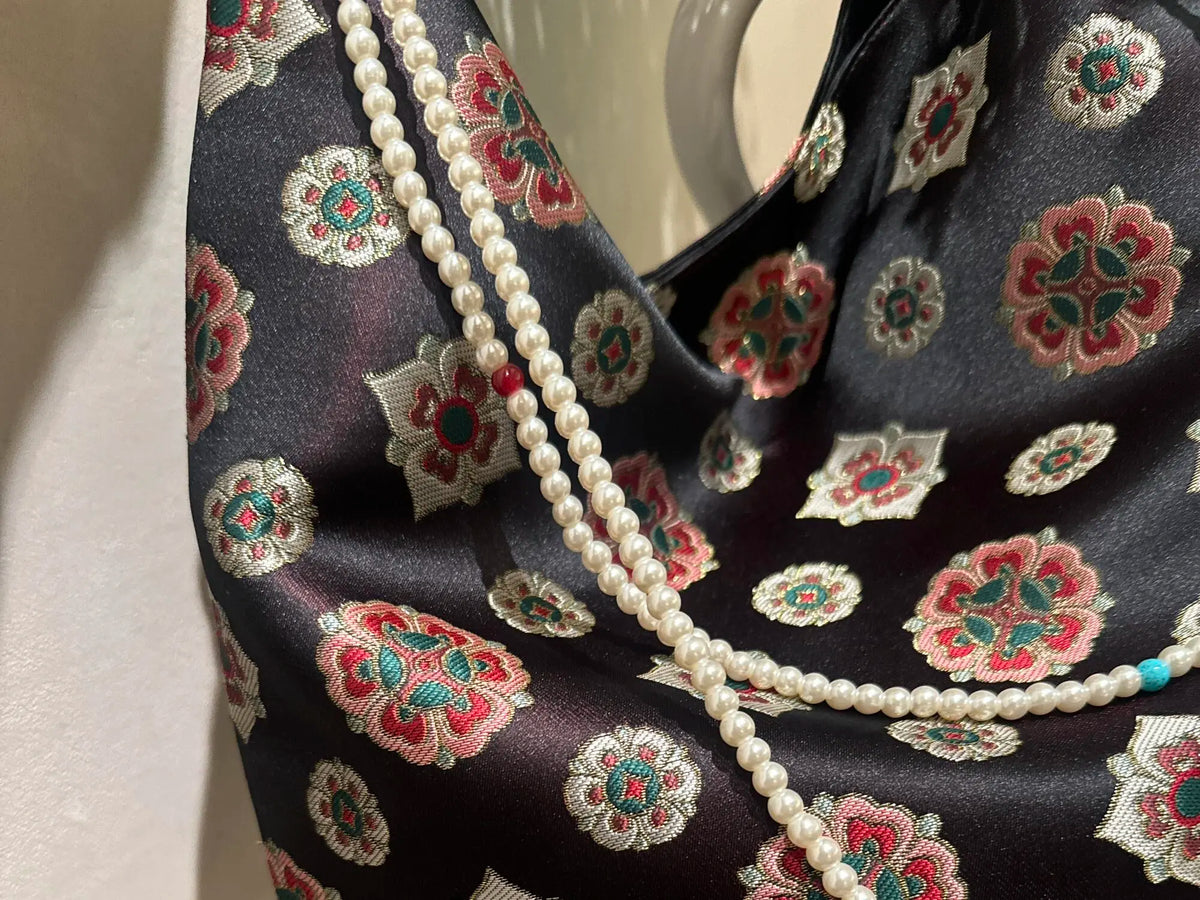 [Chinoiserie] Traditional Floral  Beaded Tassel Silk Bag | Bag | Three Fleas