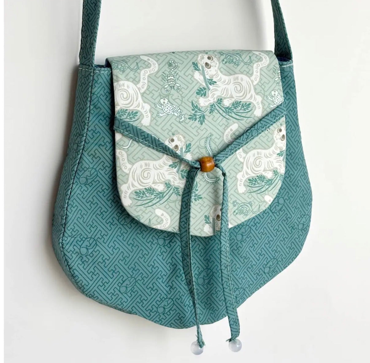 [Chinoiserie] Blue Classic Pattern Pentagonal Flap Crossbody Bag