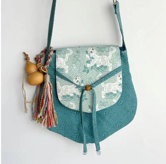 [Chinoiserie] Blue Classic Pattern Pentagonal Flap Crossbody Bag