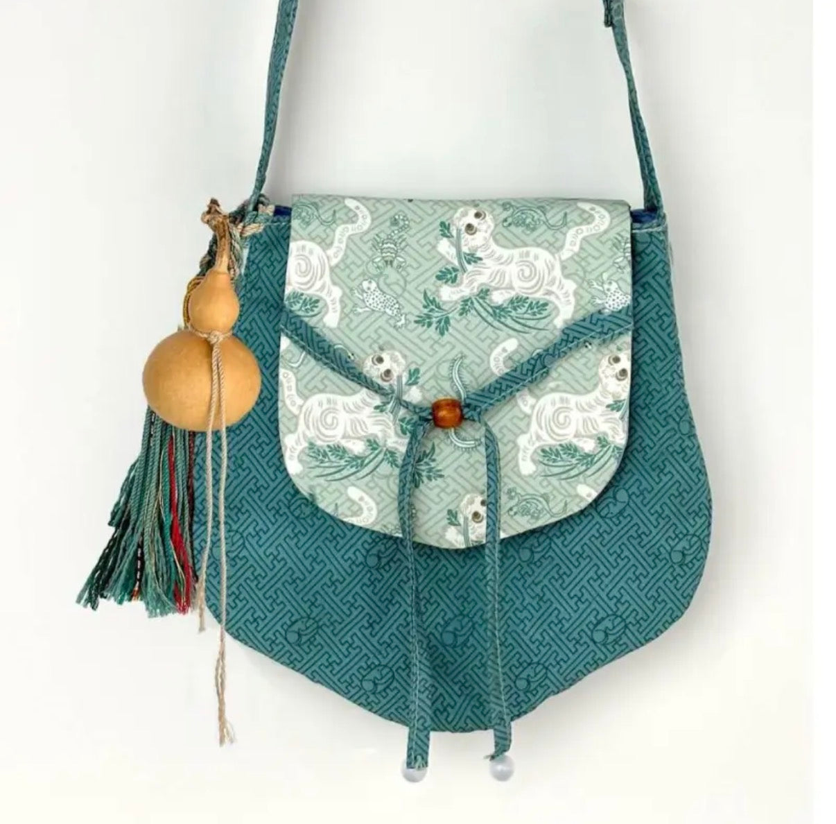 [Chinoiserie] Blue Classic Pattern Pentagonal Flap Crossbody Bag