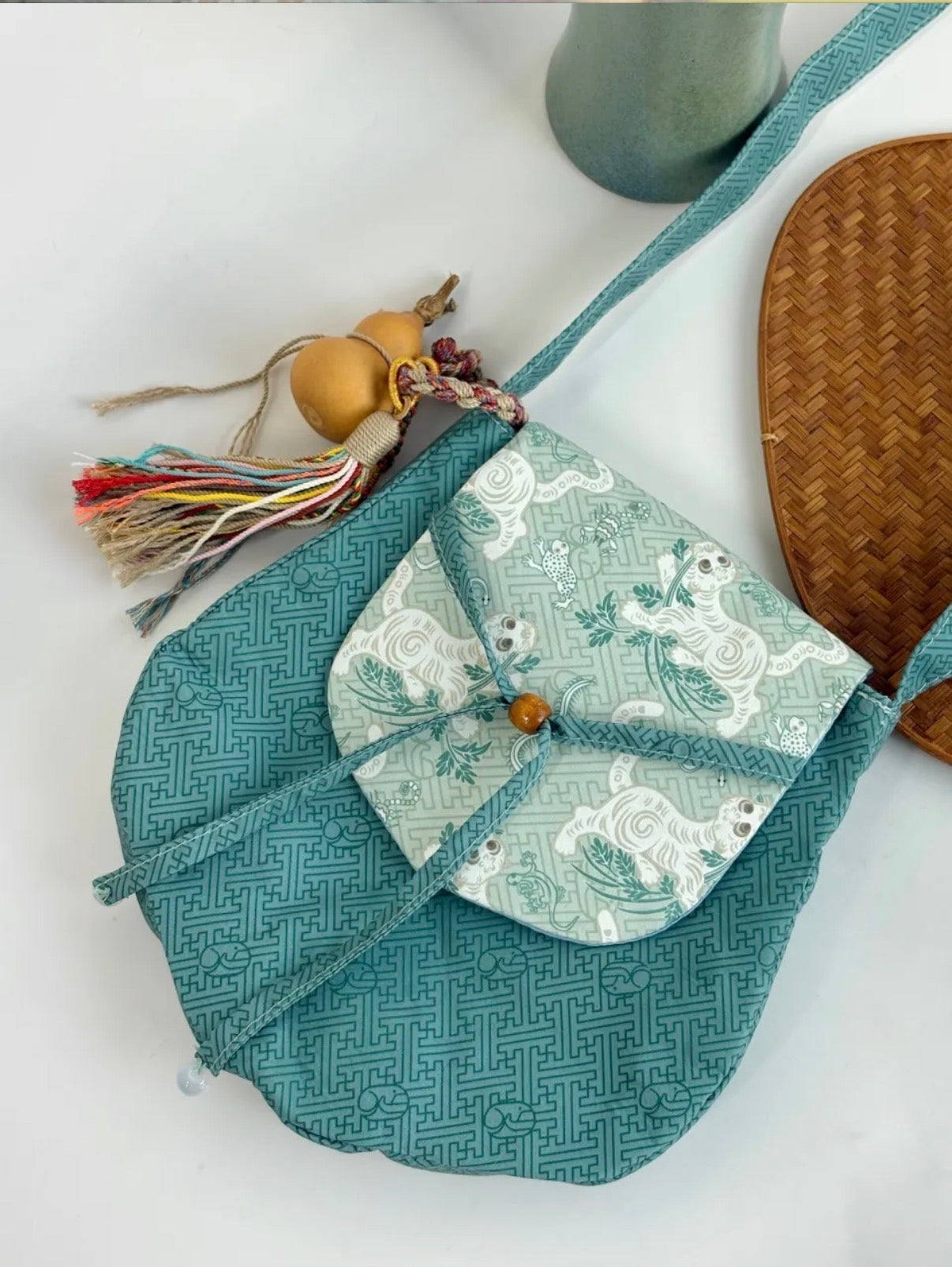 [Chinoiserie] Blue Classic Pattern Pentagonal Flap Crossbody Bag