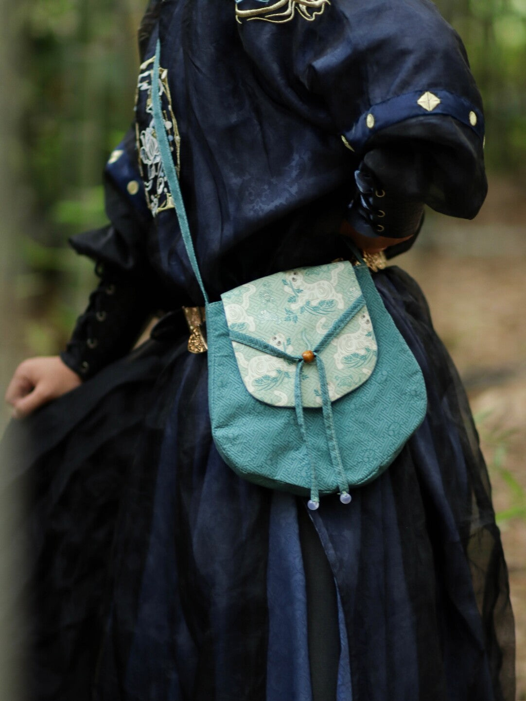 [Chinoiserie] Blue Classic Pattern Pentagonal Flap Crossbody Bag