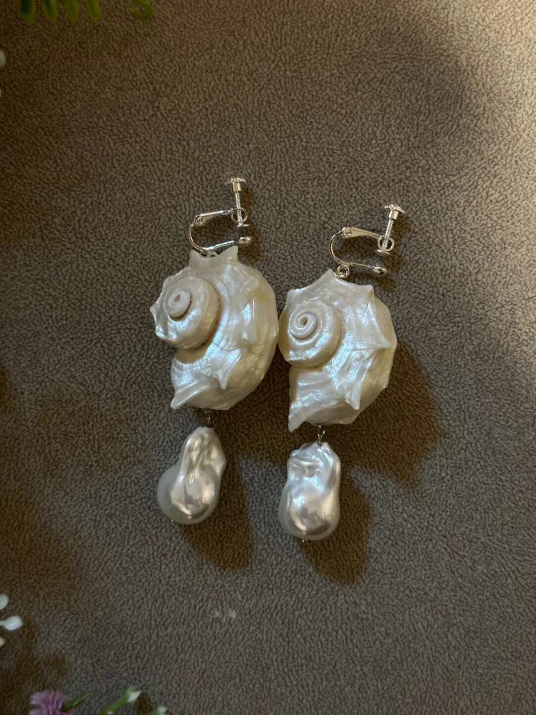 Conch Tear Earrings