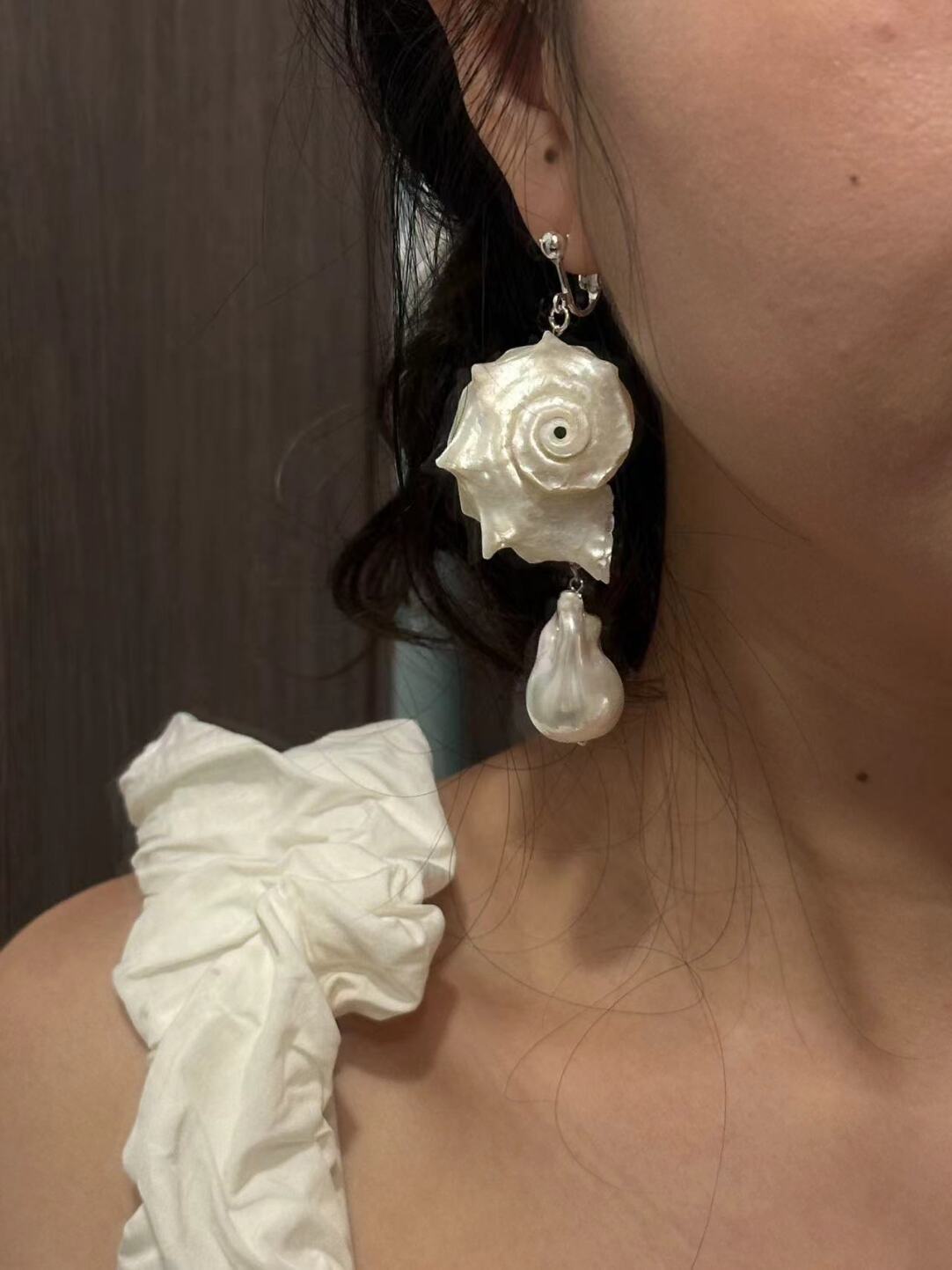 Conch Tear Earrings