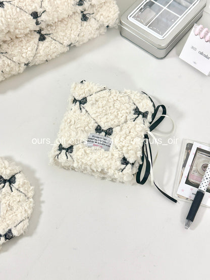 Cute Black-Beige Bow Plush Card Organizer