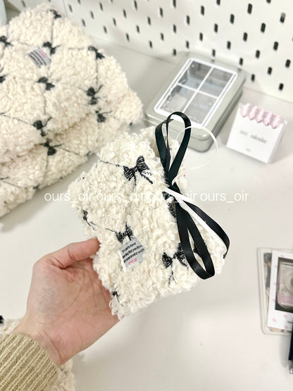 Cute Black-Beige Bow Plush Card Organizer