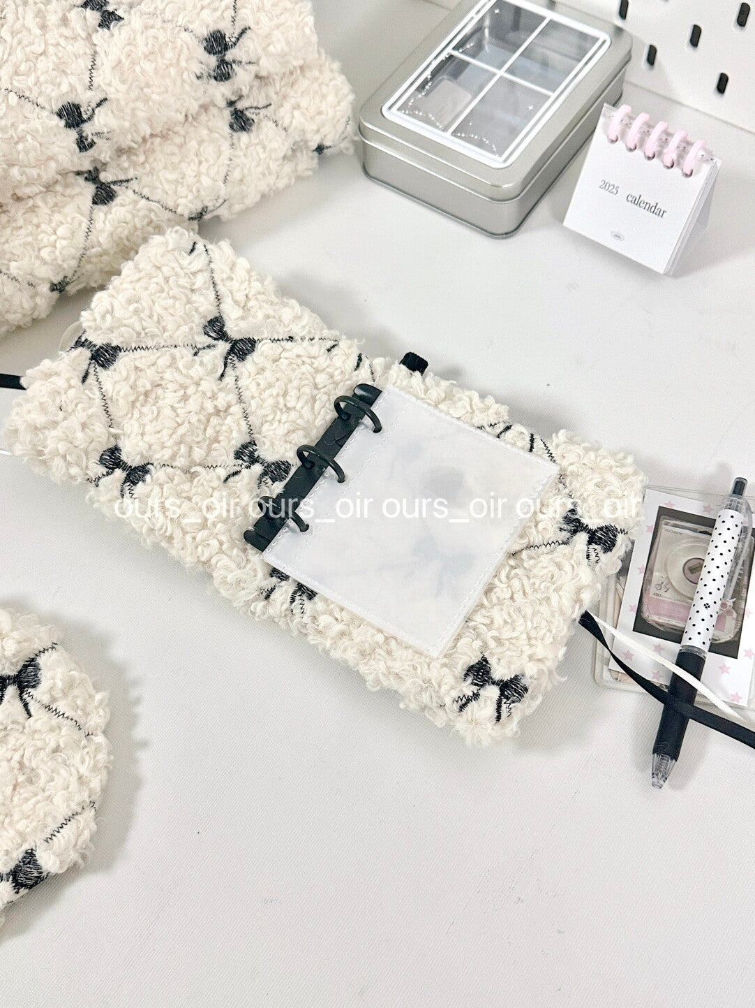 Cute Black-Beige Bow Plush Card Organizer