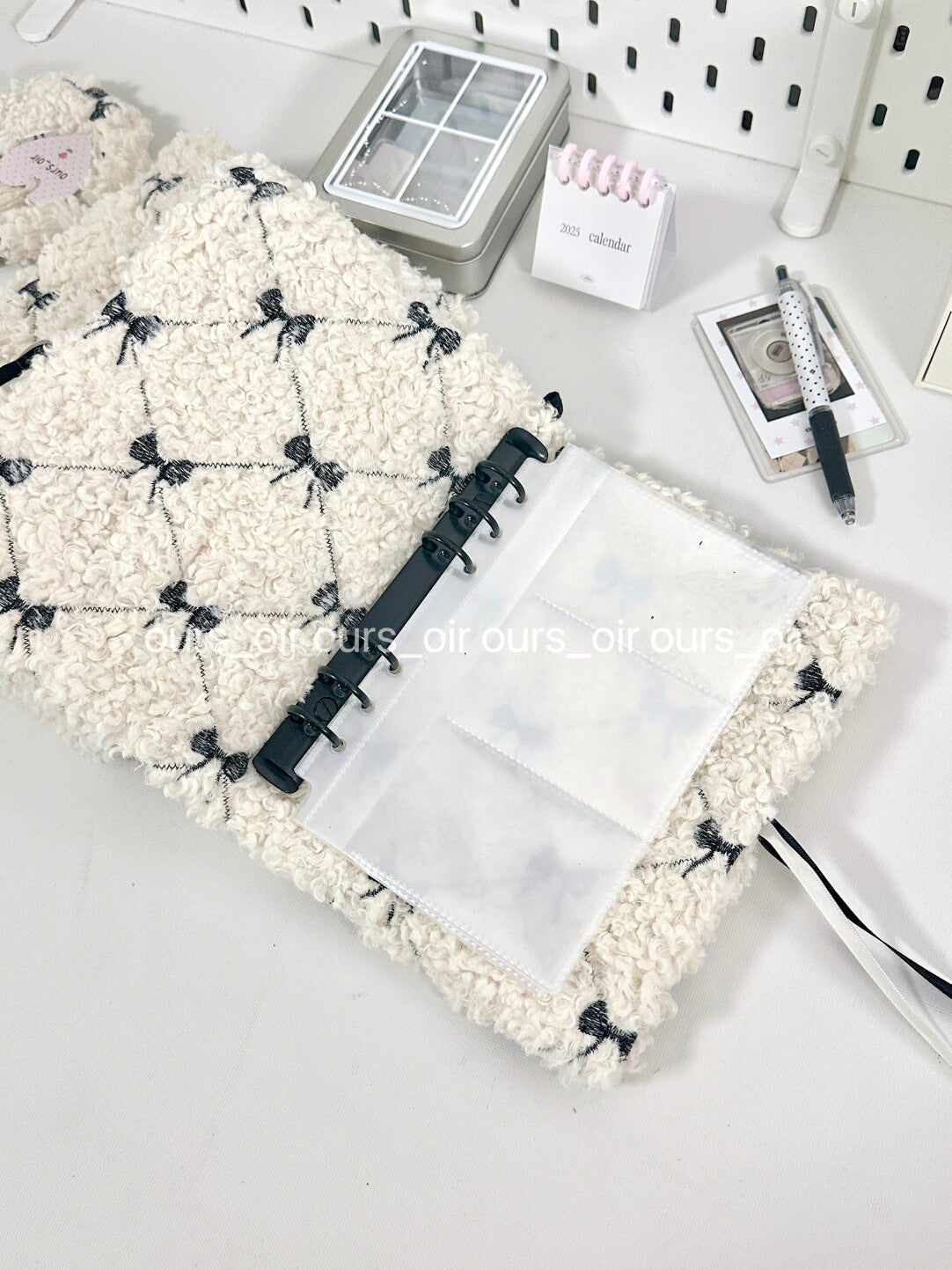 Cute Black-Beige Bow Plush Card Organizer