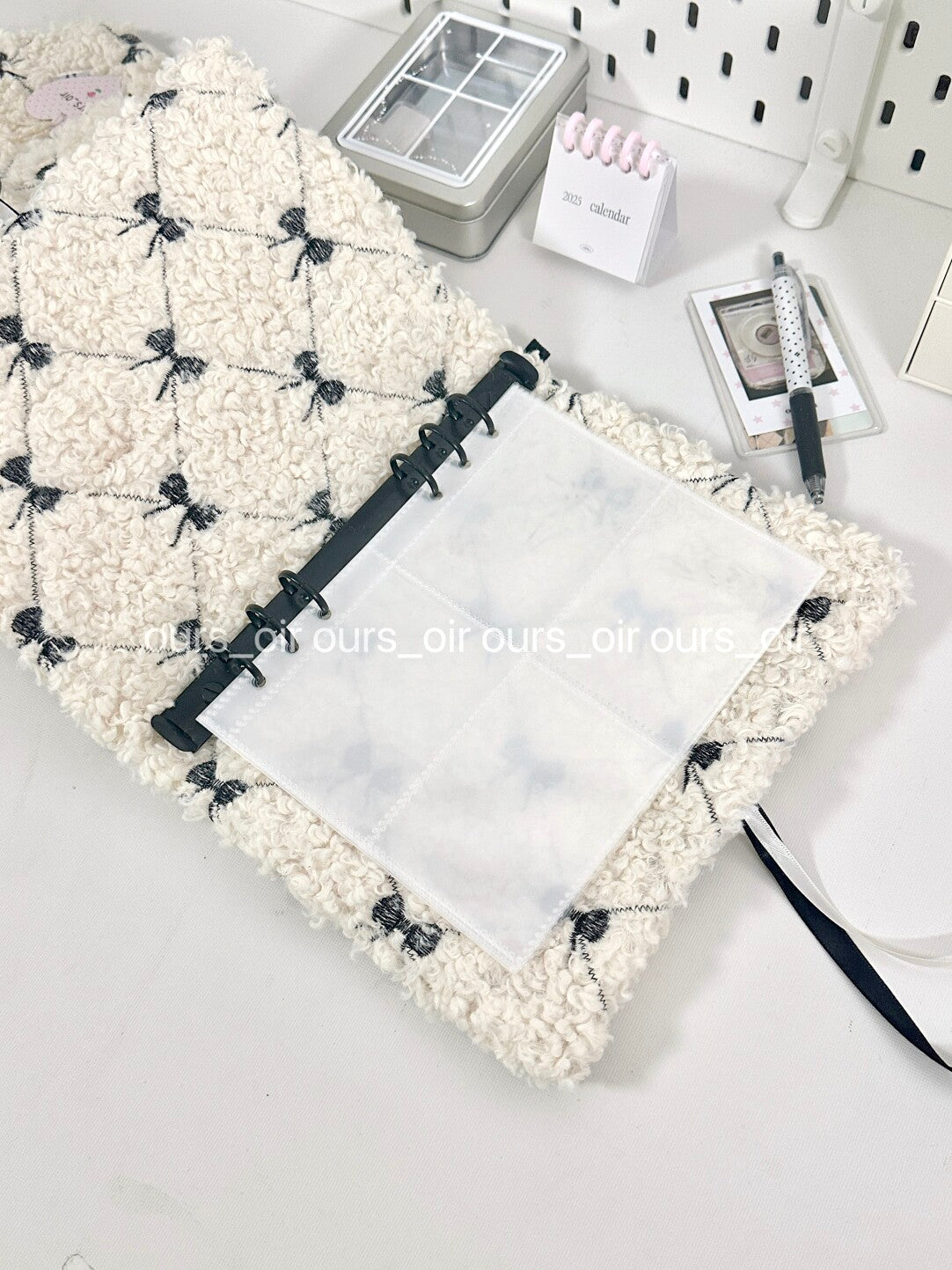 Cute Black-Beige Bow Plush Card Organizer