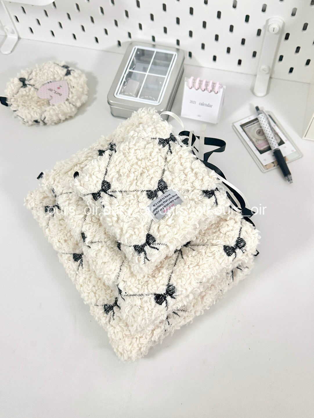 Cute Black-Beige Bow Plush Card Organizer