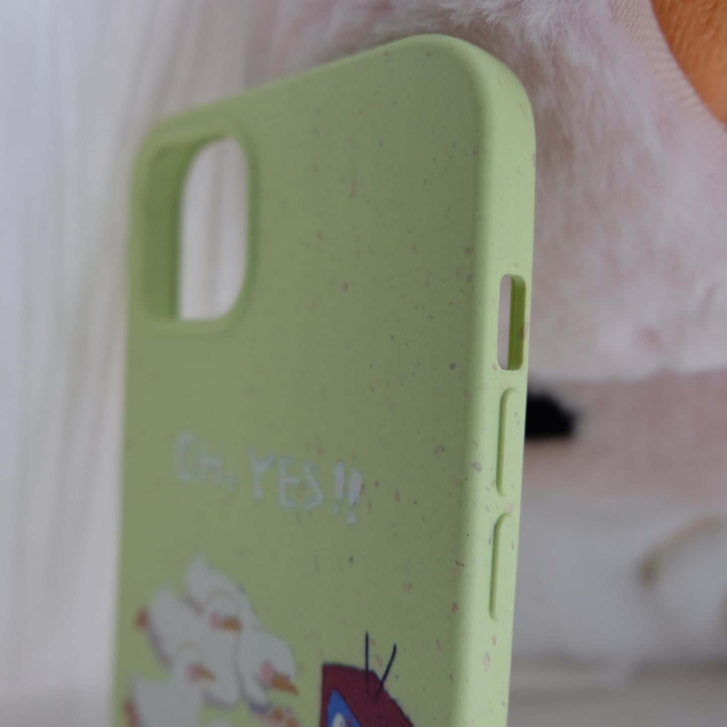 Watching tv goose degradable phone case