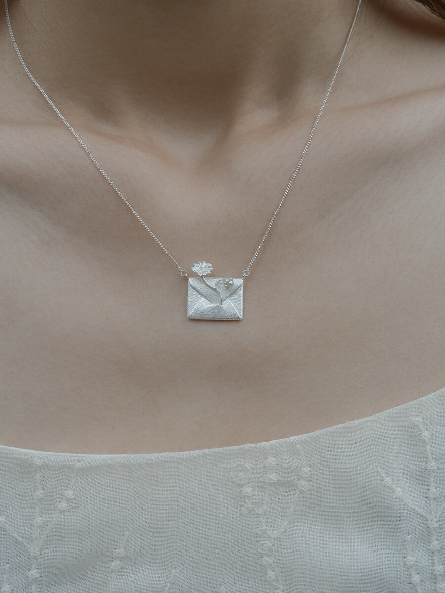 Daisy‘s Letter Silver Necklace