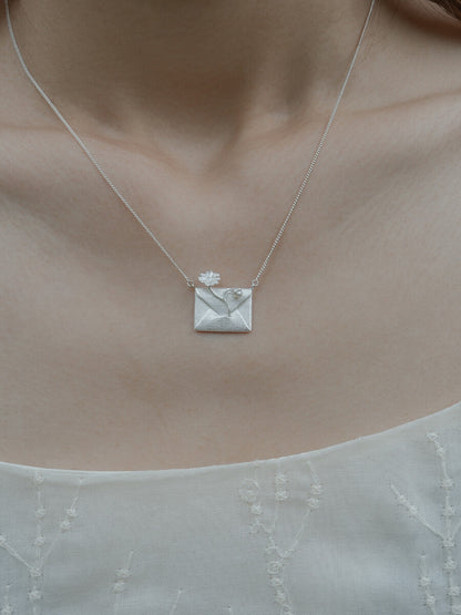 Daisy‘s Letter Silver Necklace