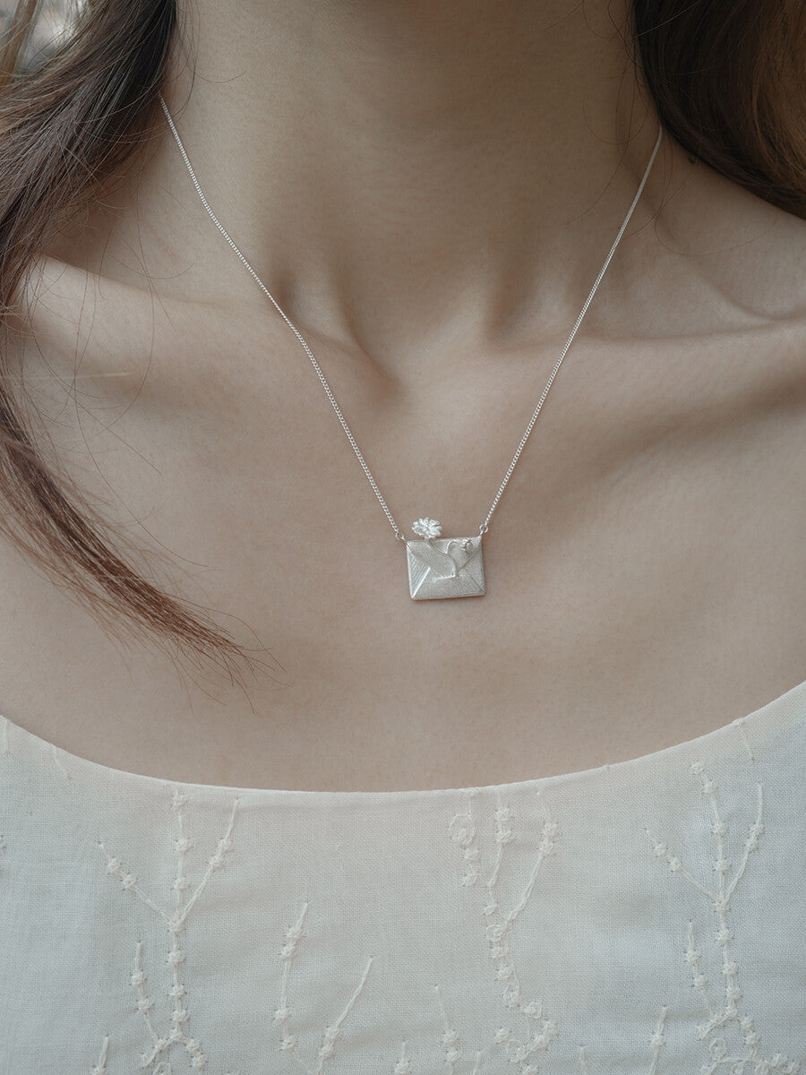 Daisy‘s Letter Silver Necklace