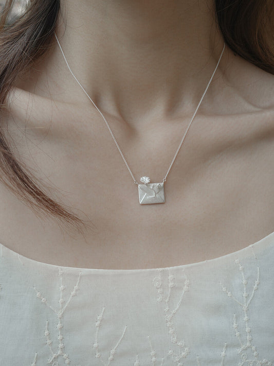 Daisy‘s Letter Silver Necklace