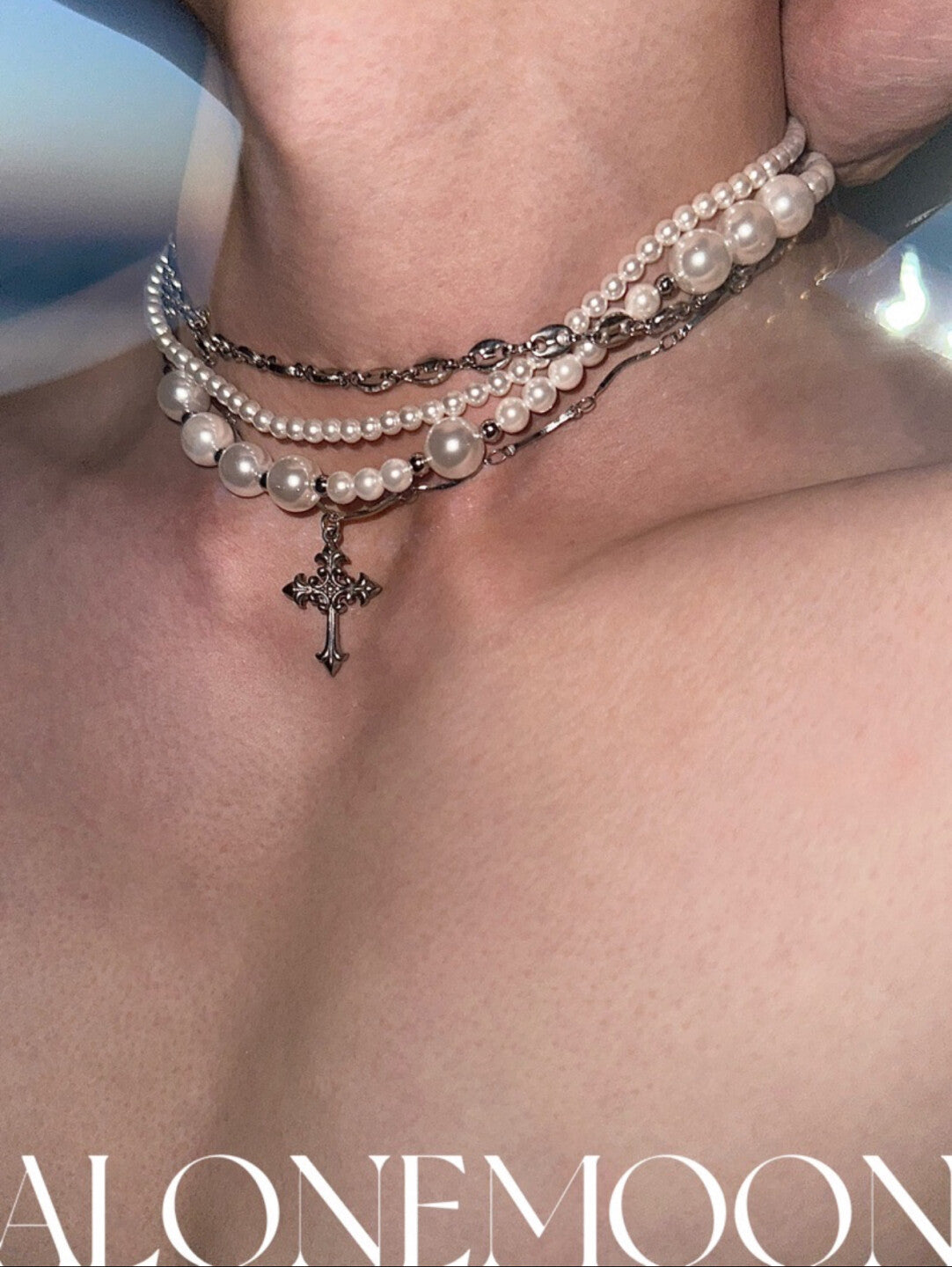 Disordered Pearl Beaded Layered Choker