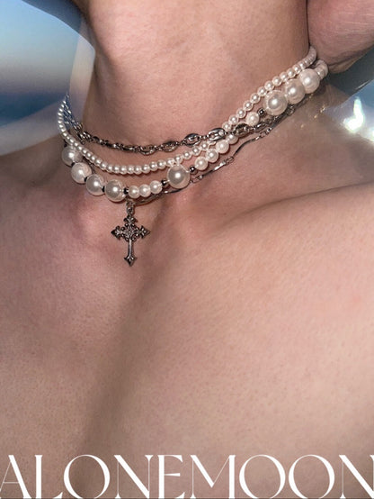 Disordered Pearl Beaded Layered Choker
