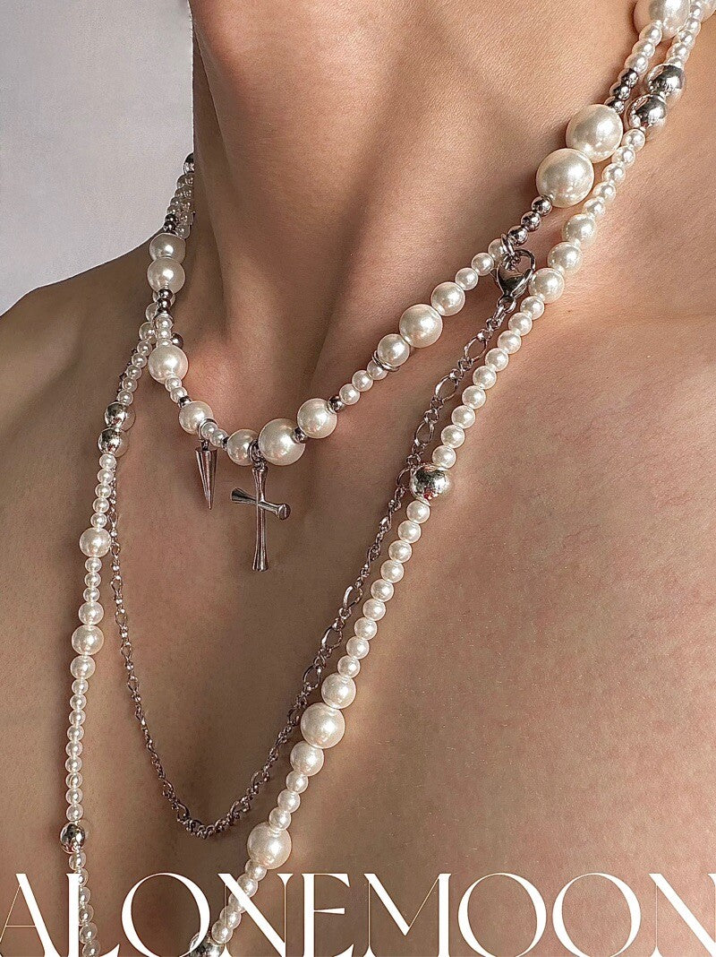 Disordered Pearl Beaded Layered Choker
